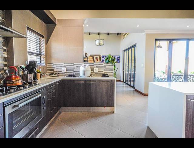 4 BEDROOM HOUSE FOR SALE IN COPPERLEAF ESTATE